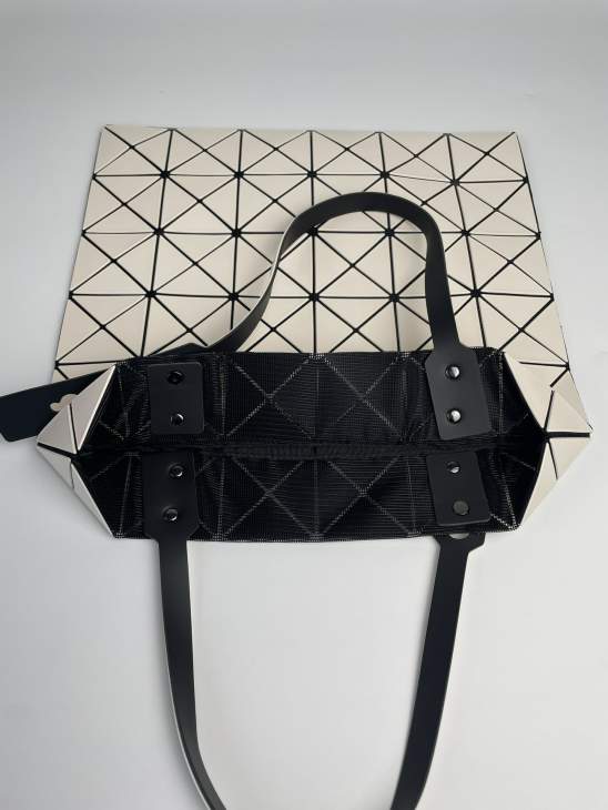 Picture of Issey Miyake Handbags _SKUfw201148765fw